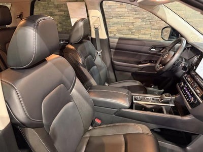 2024 Nissan Pathfinder SL 4WD