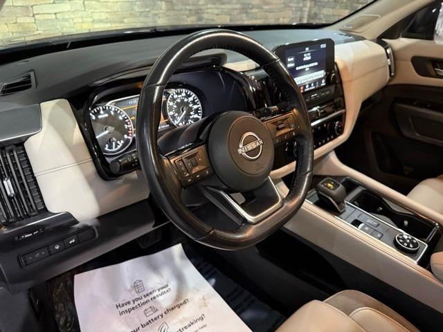 2023 Nissan Pathfinder SL 4WD