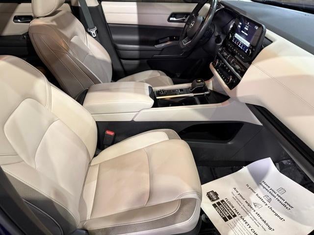 2023 Nissan Pathfinder SL 4WD