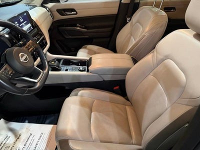 2023 Nissan Pathfinder SL 4WD