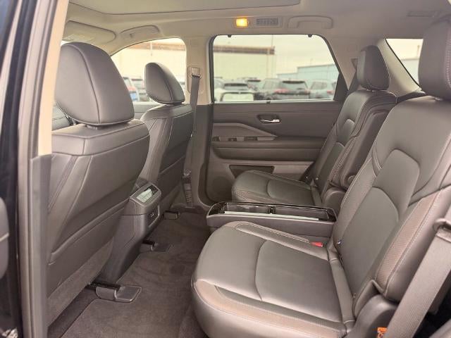 2025 Nissan Pathfinder SL 4WD