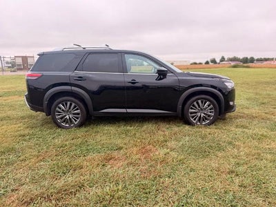 2025 Nissan Pathfinder SL 4WD