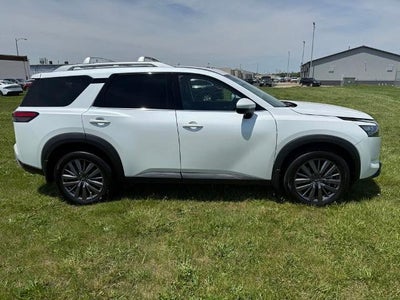 2025 Nissan Pathfinder SL 4WD