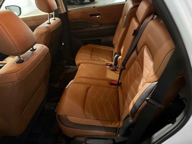 2025 Nissan Pathfinder Platinum 2WD