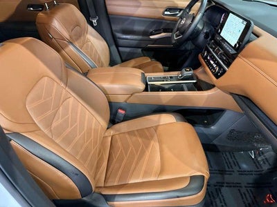 2025 Nissan Pathfinder Platinum 2WD