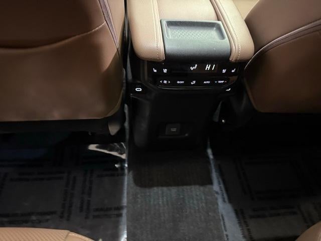 2025 Toyota Grand Highlander Hybrid MAX Platinum AWD (Natl)