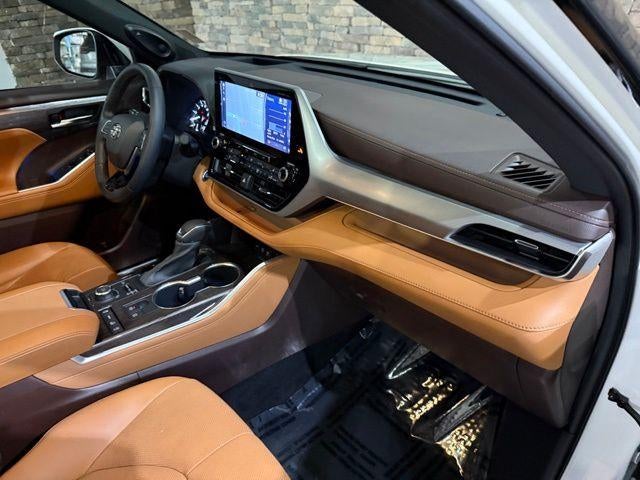 2021 Toyota Highlander Platinum AWD (Natl)
