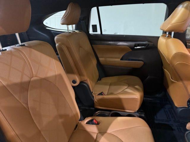 2021 Toyota Highlander Platinum AWD (Natl)