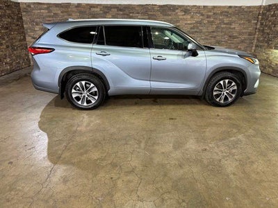 2022 Toyota Highlander XLE AWD (Natl)