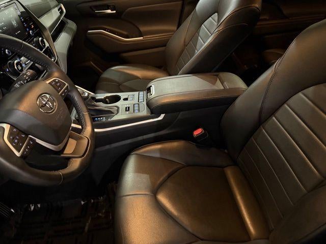 2022 Toyota Highlander XLE AWD (Natl)
