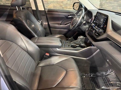 2022 Toyota Highlander XLE AWD (Natl)