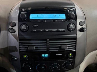 2010 Toyota Sienna 5dr 7-Pass Van LE FWD (Natl)