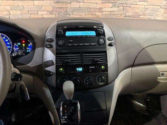 2010 Toyota Sienna 5dr 7-Pass Van LE FWD (Natl)