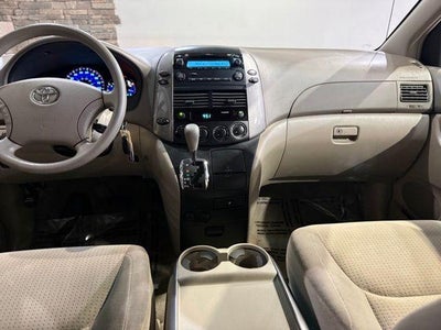 2010 Toyota Sienna 5dr 7-Pass Van LE FWD (Natl)