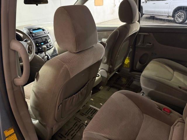 2010 Toyota Sienna 5dr 7-Pass Van LE FWD (Natl)