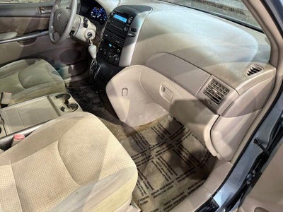 2010 Toyota Sienna 5dr 7-Pass Van LE FWD (Natl)