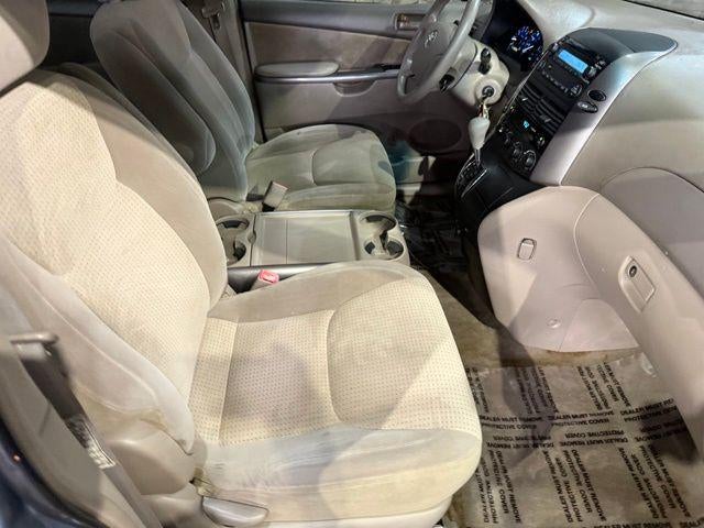 2010 Toyota Sienna 5dr 7-Pass Van LE FWD (Natl)