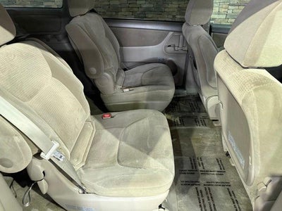 2010 Toyota Sienna 5dr 7-Pass Van LE FWD (Natl)