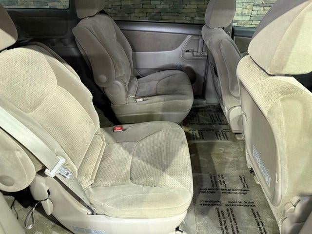 2010 Toyota Sienna 5dr 7-Pass Van LE FWD (Natl)