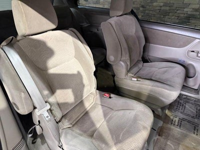 2010 Toyota Sienna 5dr 7-Pass Van LE FWD (Natl)