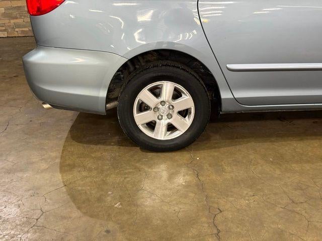2010 Toyota Sienna 5dr 7-Pass Van LE FWD (Natl)