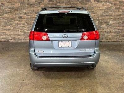 2010 Toyota Sienna 5dr 7-Pass Van LE FWD (Natl)
