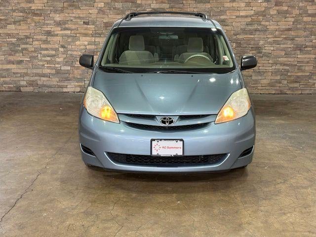 2010 Toyota Sienna 5dr 7-Pass Van LE FWD (Natl)