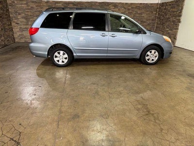 2010 Toyota Sienna 5dr 7-Pass Van LE FWD (Natl)