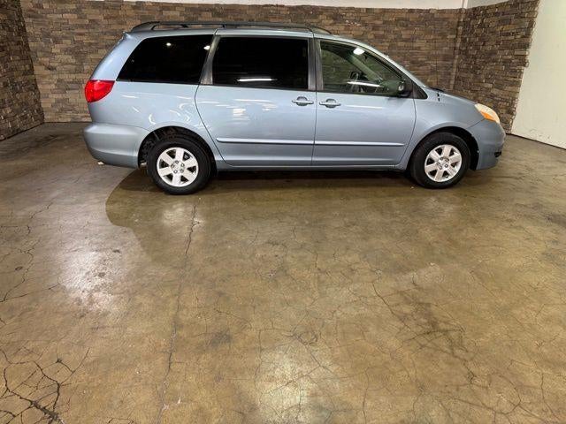 2010 Toyota Sienna 5dr 7-Pass Van LE FWD (Natl)