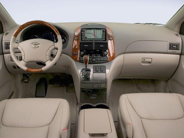 2010 Toyota Sienna 5dr 7-Pass Van LE FWD (Natl)