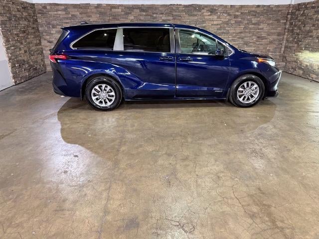 2021 Toyota Sienna LE FWD 8-Passenger (Natl)