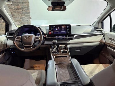 2021 Toyota Sienna LE FWD 8-Passenger (Natl)