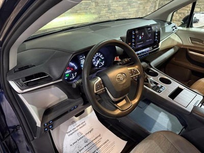 2021 Toyota Sienna LE FWD 8-Passenger (Natl)