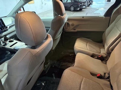 2021 Toyota Sienna LE FWD 8-Passenger (Natl)