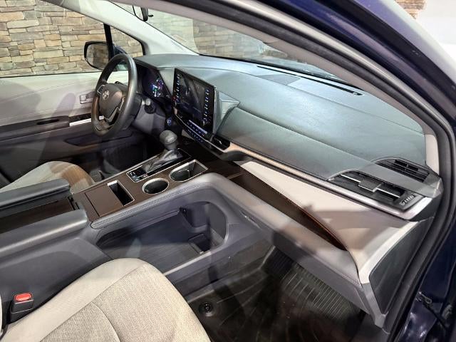2021 Toyota Sienna LE FWD 8-Passenger (Natl)
