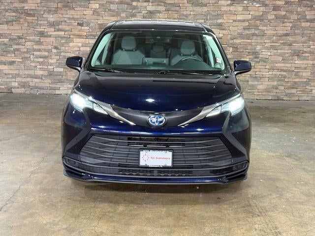 2021 Toyota Sienna LE FWD 8-Passenger (Natl)