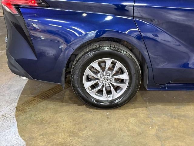 2021 Toyota Sienna LE FWD 8-Passenger (Natl)