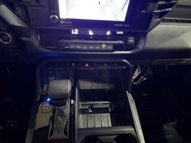 2024 Toyota Tundra 4WD 4WD SR5 CrewMax 5.5' Bed (SE)