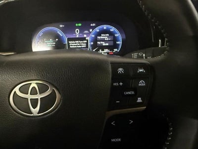 2025 Toyota Crown XLE AWD (Natl)