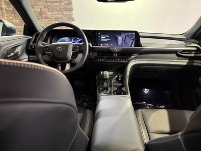 2025 Toyota Crown XLE AWD (Natl)