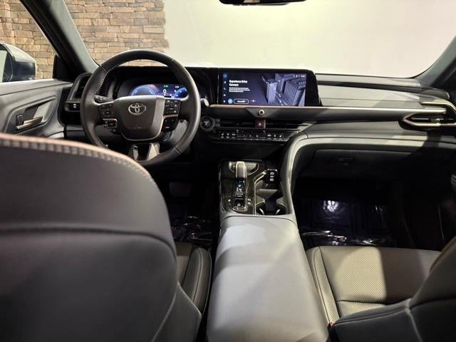 2025 Toyota Crown XLE AWD (Natl)