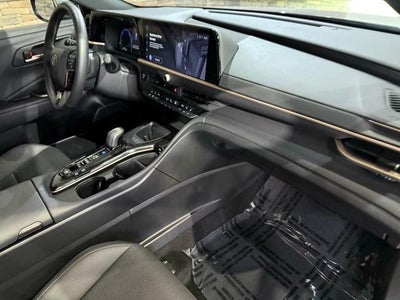 2025 Toyota Crown XLE AWD (Natl)