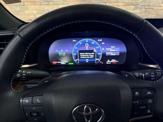 2025 Toyota Crown Signia XLE AWD (Natl)