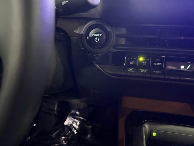 2025 Toyota Crown Signia XLE AWD (Natl)