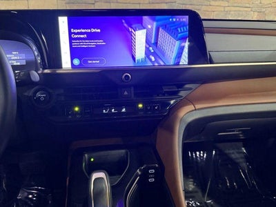 2025 Toyota Crown Signia XLE AWD (Natl)