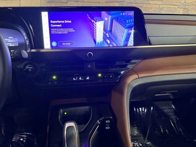 2025 Toyota Crown Signia XLE AWD (Natl)