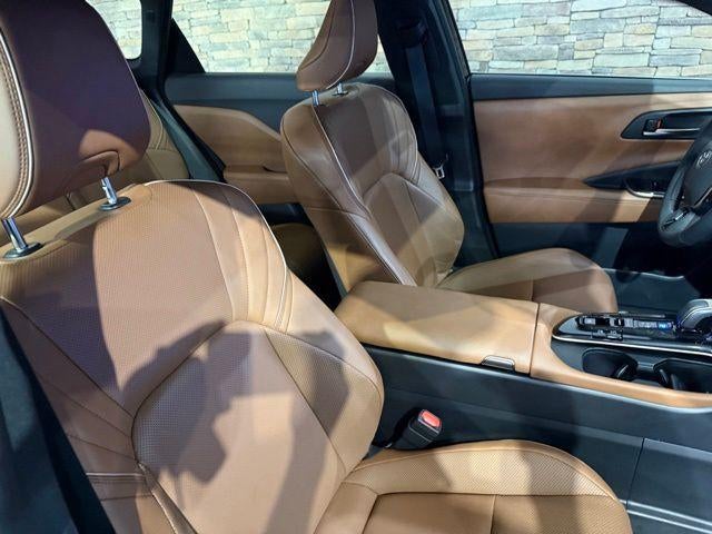 2025 Toyota Crown Signia XLE AWD (Natl)