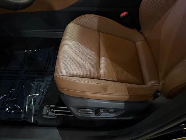 2025 Toyota Crown Signia XLE AWD (Natl)