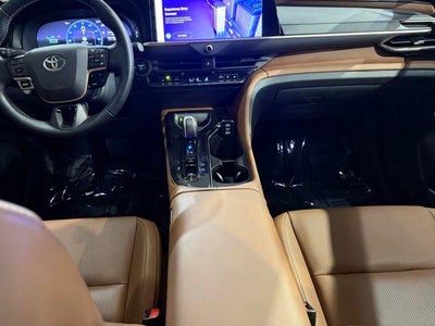 2025 Toyota Crown Signia XLE AWD (Natl)
