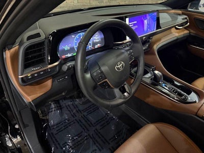 2025 Toyota Crown Signia XLE AWD (Natl)